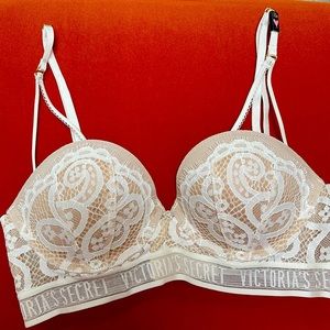 VS 32B new bra, never used! Strap off